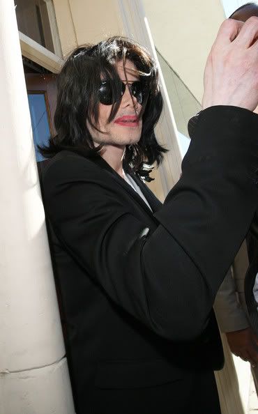 MichaelJacksonShoppingMelroseBlvd7R.jpg